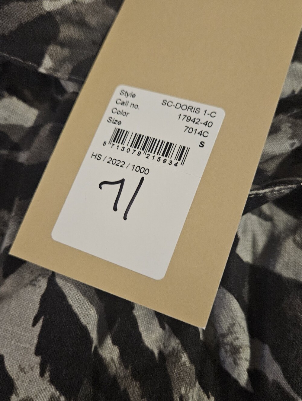 NWT Linen Shorts by SoyaConcepts - Picture 5 of 9